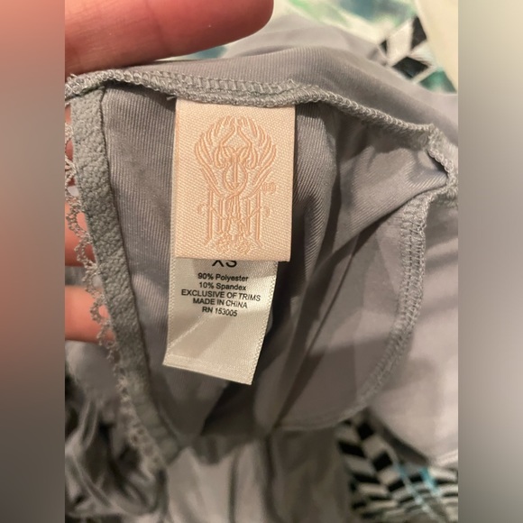 WE ARE HAH OPEN BACK DRESS SIZE XS IN GREY - Picture 5 of 10